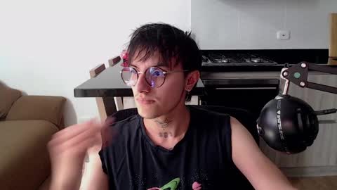 Teo independent model online show from April 7, 2026, 1:44 pm