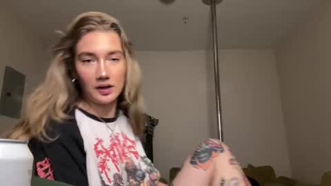 Katy online show from December 22, 2025, 3:03 am