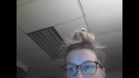 teaseerr online show from November 15, 2025, 10:12 am