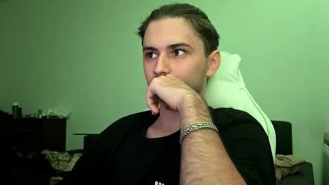 Snapshot of teasenova chatting on October 17, 2025, 6:21 pm Vlad online show from October 17, 2025, 6:21 pm