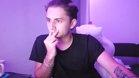 Snapshot of teasenova chatting on November 9, 2025, 11:03 pm Vlad online show from November 9, 2025, 11:03 pm