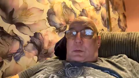 Mark online show from September 21, 2025, 7:04 pm