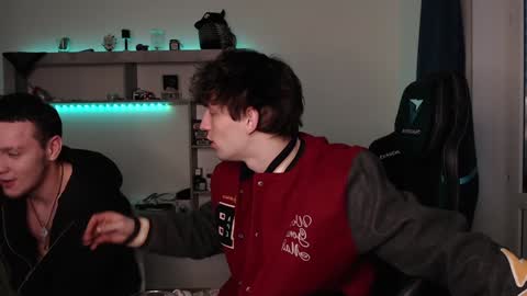 Teddy online show from December 16, 2024, 6:53 am