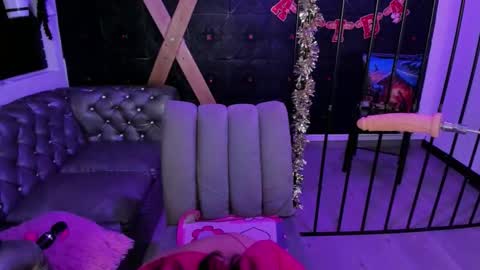 Tayloor online show from December 16, 2025, 3:22 am