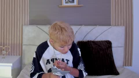 Estefani online show from April 11, 2026, 1:15 pm