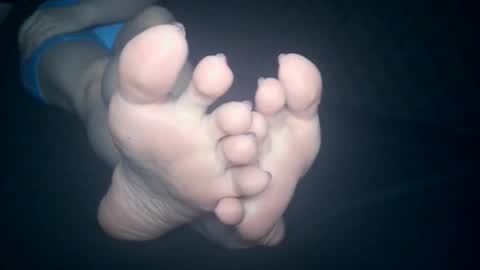 Viv West online show from November 13, 2025, 4:33 am