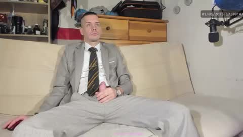 Snapshot of telepaticman chatting on January 1, 2025, 4:39 pm Virg Lszl online show from January 1, 2025, 4:39 pm