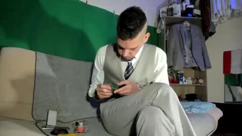 Virg Lszl online show from December 5, 2025, 6:26 pm