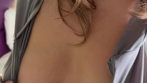 Snapshot of telladreamer_ chatting on May 11, 2026, 2:45 pm Tella online show from May 11, 2026, 2:45 pm
