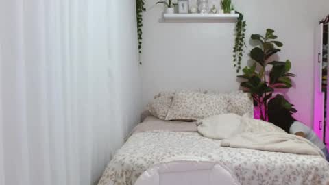 temptessa20 online show from October 25, 2025, 10:12 am