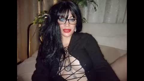 talia i m  french girl online show from June 4, 2026, 6:25 pm
