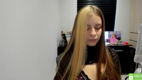 Snapshot of temptressweet chatting on July 17, 2026, 10:36 pm Scar online show from July 17, 2026, 10:36 pm