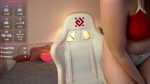 Snapshot of tender_babyy chatting on March 9, 2025, 5:49 pm Sexy girl Li online show from March 9, 2025, 5:49 pm