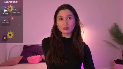 Snapshot of tender_babyy chatting on October 10, 2025, 12:37 pm Sexy girl Li online show from October 10, 2025, 12:37 pm