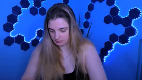 Snapshot of tender_louise chatting on February 26, 2026, 9:14 pm ur Louise online show from February 26, 2026, 9:14 pm