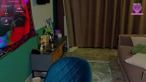 inst r0seamber0 online show from April 5, 2026, 4:59 pm