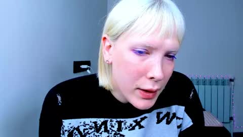 Kira online show from November 16, 2025, 7:03 am