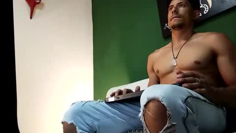 teoyes_ online show from September 12, 2025, 11:04 pm