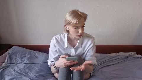 Snapshot of teresagerula chatting on February 15, 2026, 7:51 am Anna online show from February 15, 2026, 7:51 am