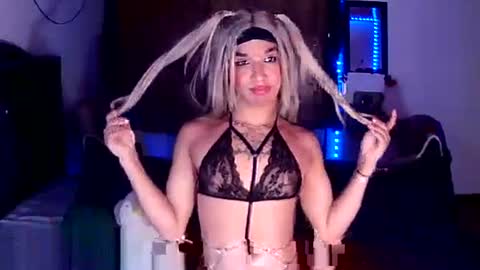 terra sunligth  indepent model online show from September 12, 2025, 11:26 pm