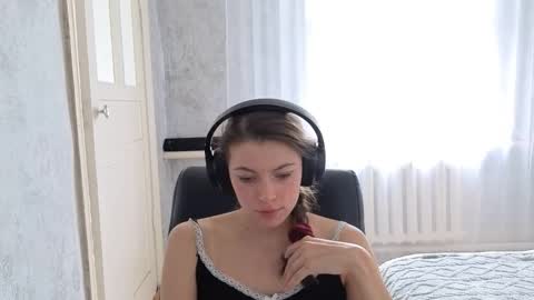 Anny Simpson online show from September 19, 2025, 6:26 am