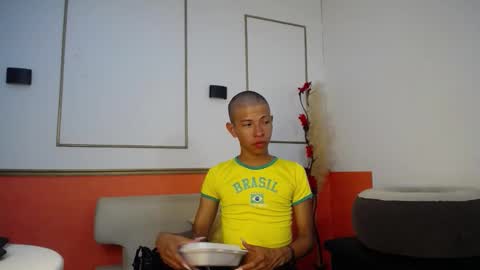 tessachains online show from November 19, 2025, 3:39 am