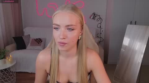 TessaHamilton online show from February 22, 2026, 7:51 am