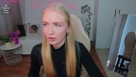 TessaHamilton online show from May 3, 2026, 8:53 am