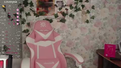 Snapshot of tessie_sun chatting on June 24, 2026, 6:18 pm Tessy online show from June 24, 2026, 6:18 pm