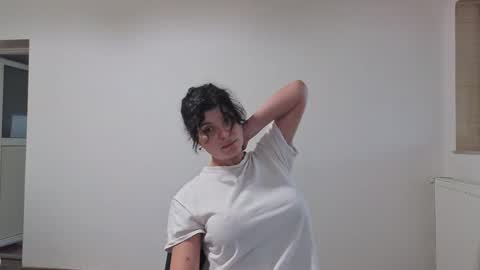 naughty tess online show from December 21, 2024, 9:33 am