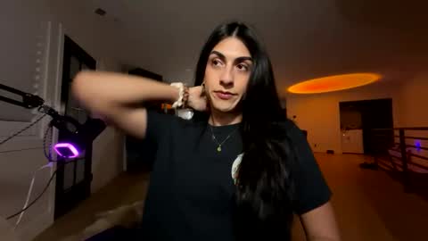 babygirlmami online show from March 19, 2026, 3:21 am