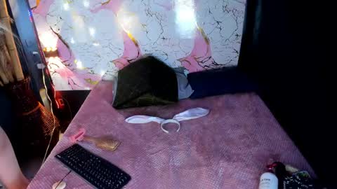 Snapshot of thali_a chatting on June 6, 2026, 1:21 am online show from June 6, 2026, 1:21 am