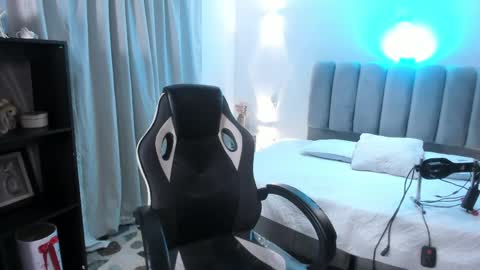 Snapshot of thaliabrooks_ chatting on May 2, 2026, 5:12 am Thalia online show from May 2, 2026, 5:12 am