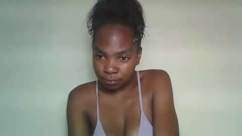 thalyra online show from April 21, 2026, 3:28 pm