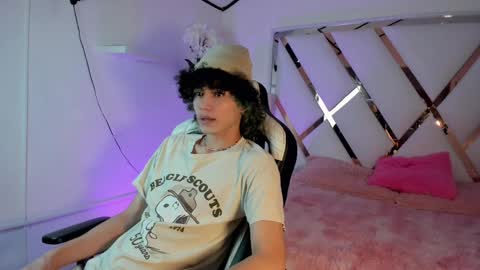 Snapshot of thanier_18 chatting on May 17, 2026, 6:48 pm thanier_18 online show from May 17, 2026, 6:48 pm