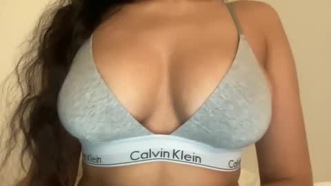 Melanie online show from April 8, 2026, 3:17 am