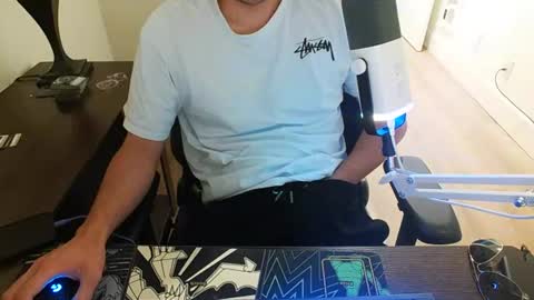 thatoneasianboy online show from June 13, 2026, 3:43 pm