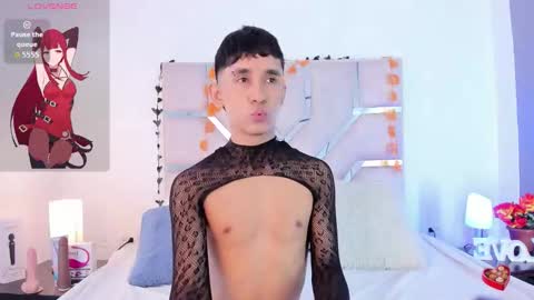 Thayler  online show from November 3, 2025, 12:39 pm