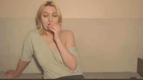 Eva online show from October 18, 2025, 10:32 pm