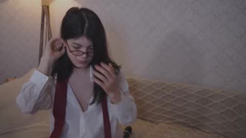 EllaLyn online show from November 3, 2025, 9:05 pm