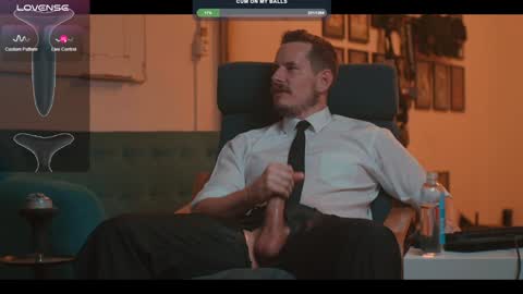 Snapshot of the_dilf chatting on December 17, 2024, 6:20 pm The DILF -  online show from December 17, 2024, 6:20 pm