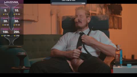 Snapshot of the_dilf chatting on December 31, 2024, 5:07 pm The DILF -  online show from December 31, 2024, 5:07 pm