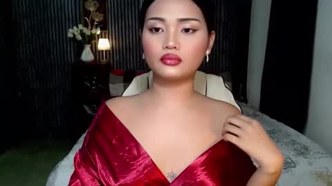 Snapshot of the_hottestlisa chatting on April 5, 2026, 2:14 pm IG Lisa Avery Monroe online show from April 5, 2026, 2:14 pm