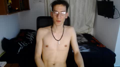 Snapshot of thebeatles18 chatting on November 8, 2025, 8:14 am Axel online show from November 8, 2025, 8:14 am