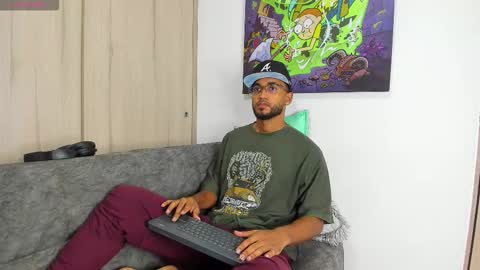 Snapshot of theblack_frank chatting on December 2, 2025, 12:43 pm theblack_frank online show from December 2, 2025, 12:43 pm