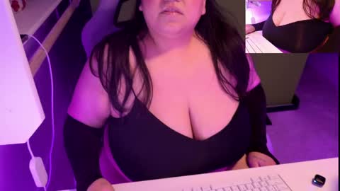 Snapshot of thebouncingbetty chatting on May 17, 2026, 2:42 am TheBouncingBetty online show from May 17, 2026, 2:42 am