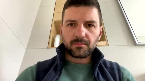 Snapshot of thebrokersenior chatting on April 13, 2026, 10:10 am thebrokersenior online show from April 13, 2026, 10:10 am