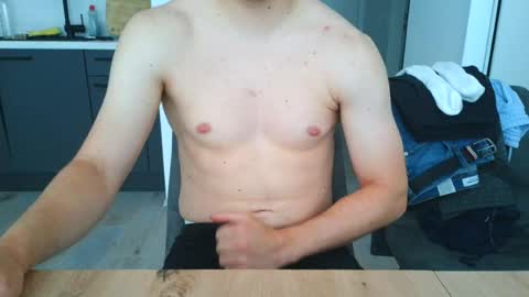 Snapshot of thecuteguy144949 chatting on June 18, 2026, 8:36 am thecuteguy144949 online show from June 18, 2026, 8:36 am