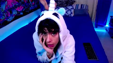 Snapshot of thedoll_ethan chatting on March 6, 2026, 10:28 pm ethan online show from March 6, 2026, 10:28 pm