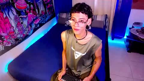 Snapshot of thedoll_ethan chatting on March 16, 2026, 11:47 am ethan online show from March 16, 2026, 11:47 am